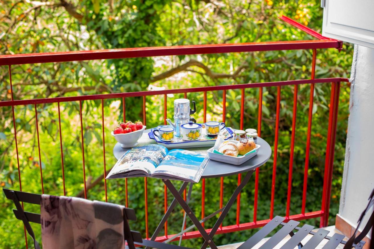 Torna A Surriento Suites Sorrento Exteriör bild