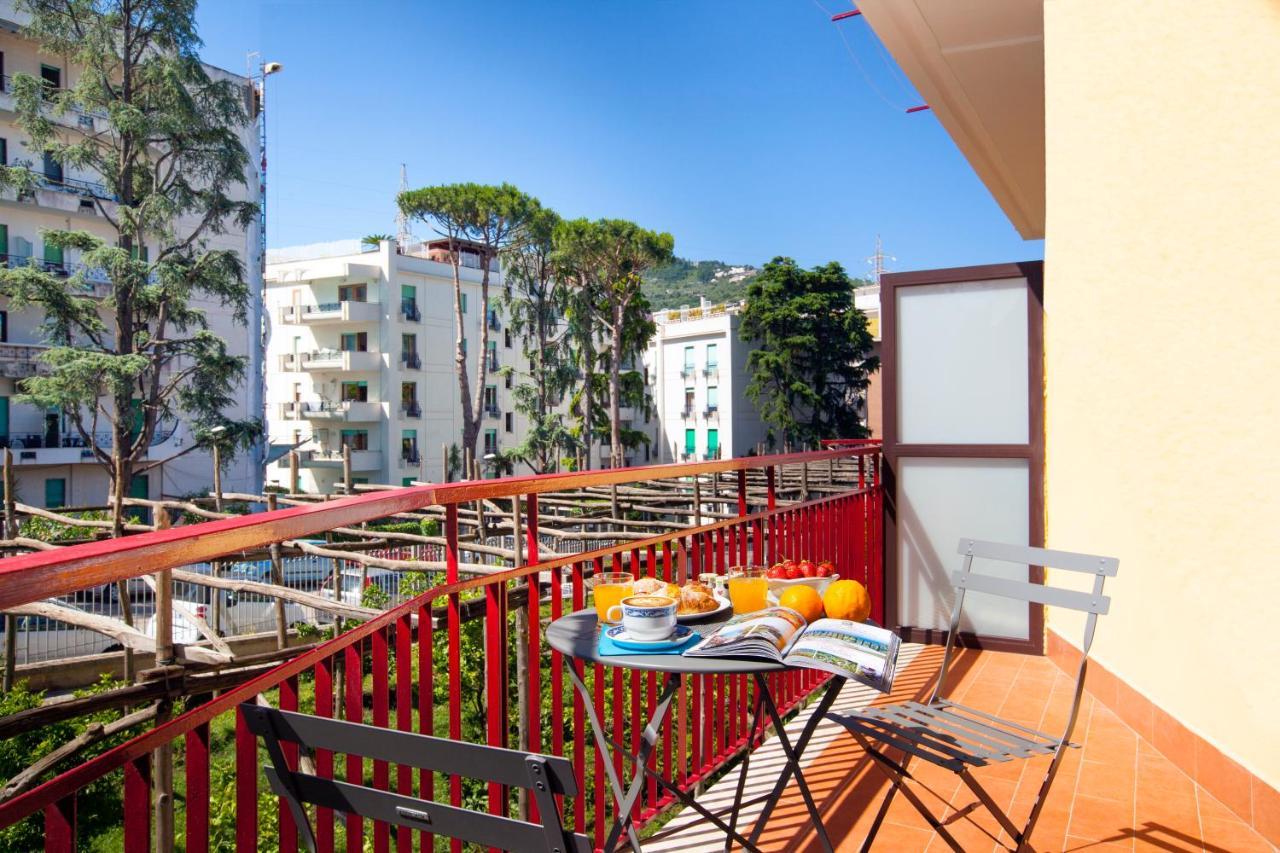 Torna A Surriento Suites Sorrento Exteriör bild